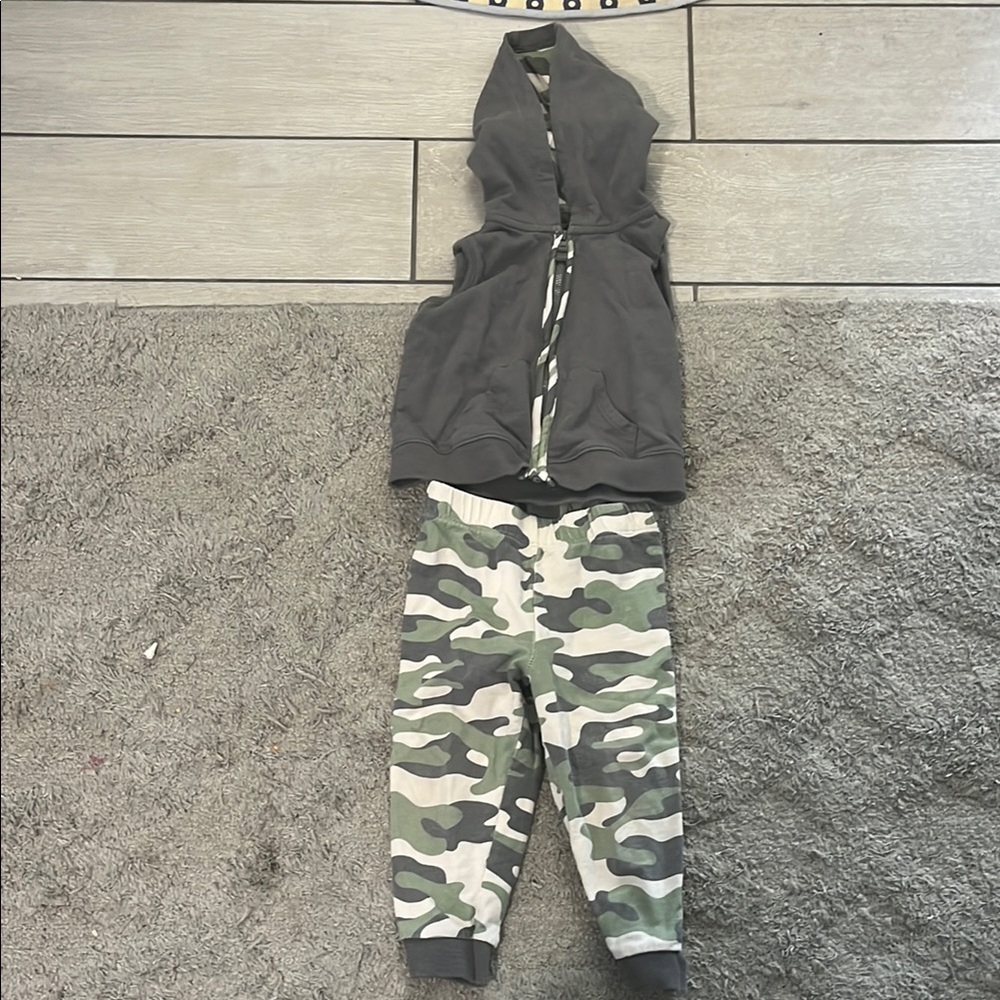 Carter's Camo‎ Vest and Joggers Set 24 Months